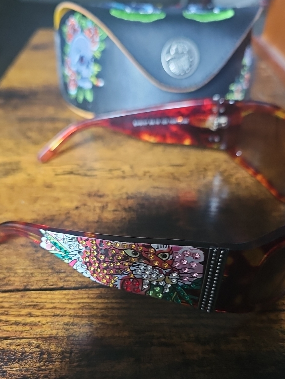 Ed Hardy Tortoise Shell Sunglasses with Embroidered Case - Picture 5 of 8
